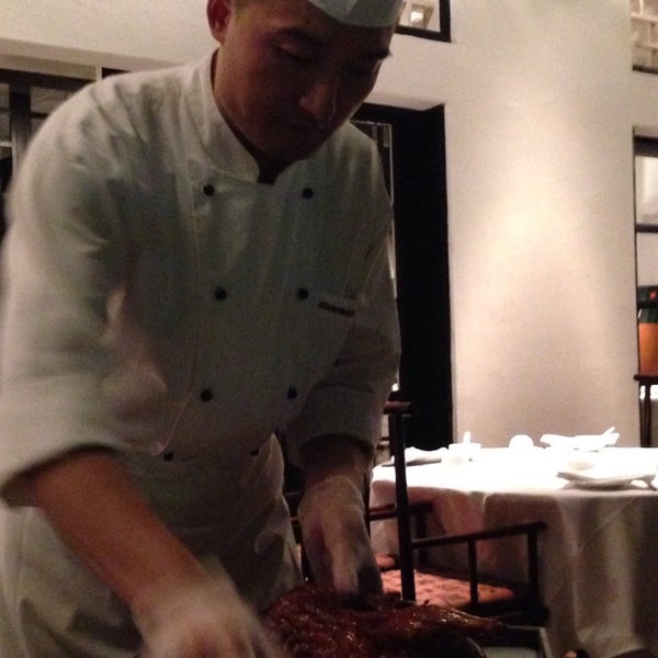 Foto diambil di Min Jiang Chinese Restaurant oleh Tom M. pada 9/21/2014