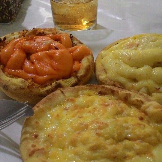 Pizza com borda de cheddar 🍕😁 - Picture of Pizzaria Fratello, Bertioga -  Tripadvisor