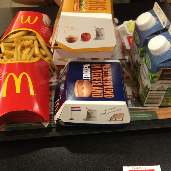 รูปภาพถ่ายที่ McDonald&#39;s โดย Anne v. เมื่อ 2/14/2013
