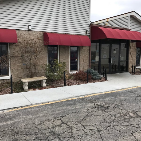 Gladstone Animal Clinic LLC 7027 N Oak Trfy