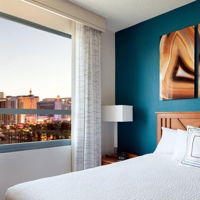Foto diambil di Residence Inn by Marriott Las Vegas Hughes Center oleh Yext Y. pada 5/15/2020