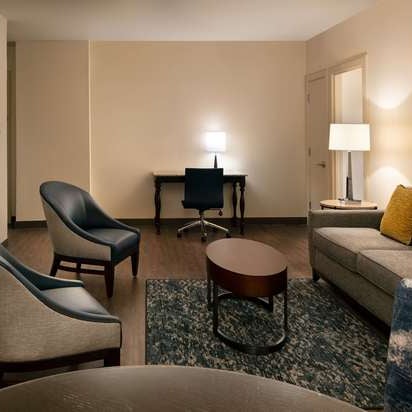 Foto scattata a Embassy Suites by Hilton da Yext Y. il 4/13/2020
