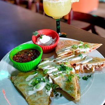 Снимок сделан в Bueno Loco Mexican Restaurante пользователем Yext Y. 8/19/2020