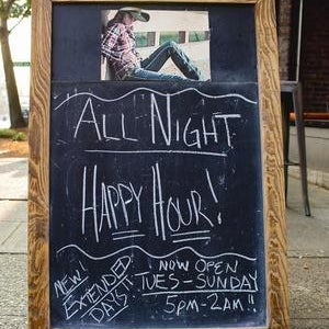 Foto tirada no(a) Shingletown Saloon | Neighborhood Bar &amp; Restaurant por Yext Y. em 8/22/2017