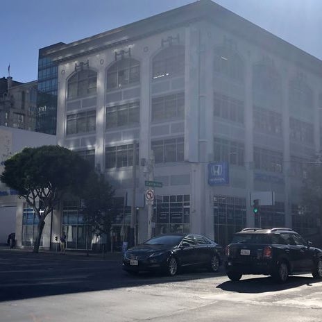 รูปภาพถ่ายที่ San Francisco Honda โดย Yext Y. เมื่อ 10/2/2019