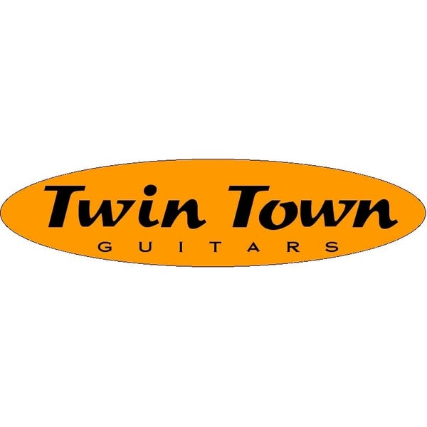 Das Foto wurde bei Twin Town Guitars von Yext Y. am 6/24/2016 aufgenommen