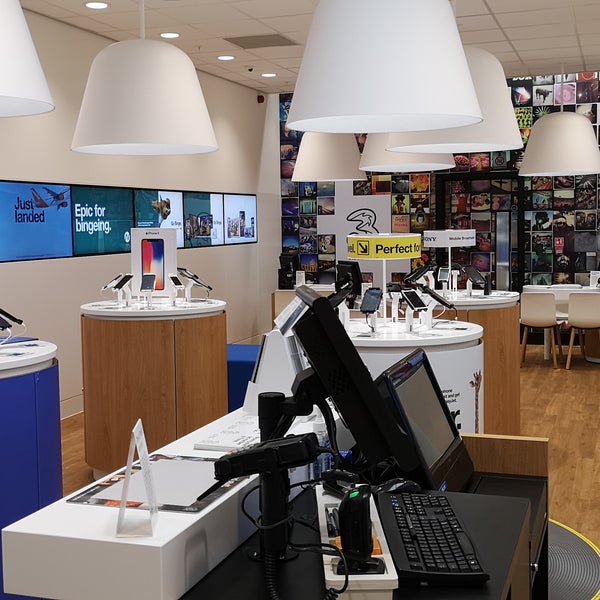 Y london одежда. Салоны three лондон. Store 3 отзывы. Хей стор. Store 3 отзывы.