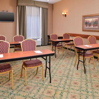 Photos At Hampton Inn Kansas City Near Worlds Of Fun Hotel In