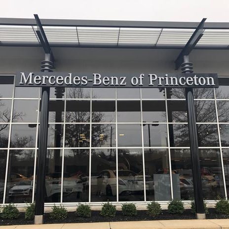 รูปภาพถ่ายที่ Mercedes-Benz of Princeton โดย Yext Y. เมื่อ 1/24/2019