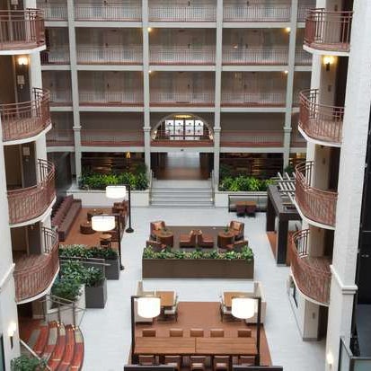 Foto scattata a Embassy Suites by Hilton Denver Tech Center North da Yext Y. il 10/21/2019