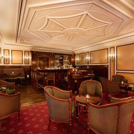 Das Foto wurde bei Best Western Premier Grand Hotel Russischer Hof von Yext Y. am 2/21/2020 aufgenommen
