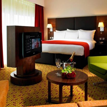 รูปภาพถ่ายที่ Lingfield Park Marriott Hotel &amp; Country Club โดย Yext Y. เมื่อ 5/1/2020