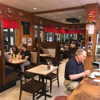 Foto tirada no(a) Harry&#39;s Restaurant por Yext Y. em 2/23/2018