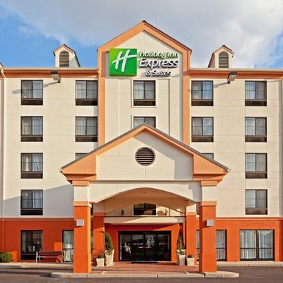 Foto tirada no(a) Holiday Inn Express &amp; Suites por Yext Y. em 2/28/2020