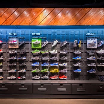 nike store serrano