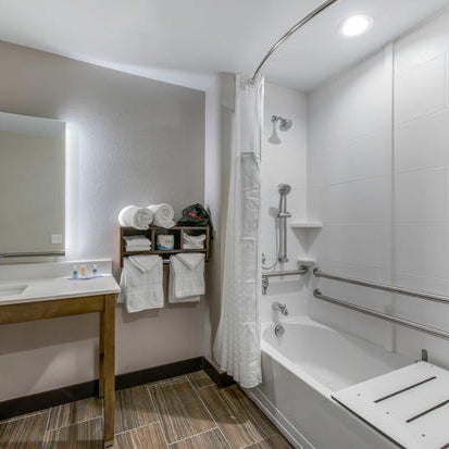 Photos At Comfort Suites Fort Lauderdale Airport Cruise Port