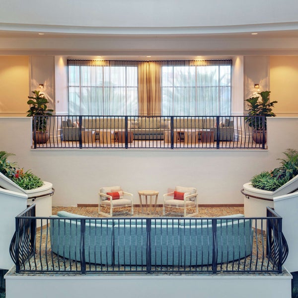 Foto diambil di Embassy Suites by Hilton oleh Yext Y. pada 3/2/2021