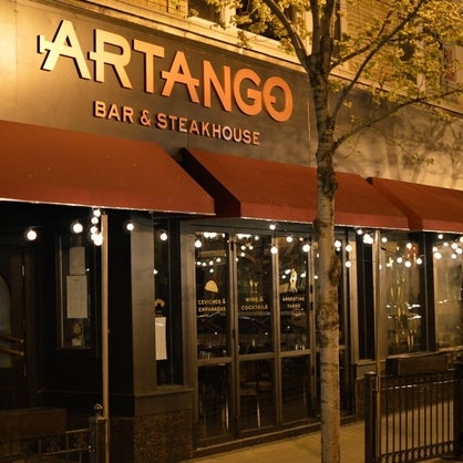 Photo prise au Artango Bar &amp; Steakhouse par Yext Y. le4/22/2019