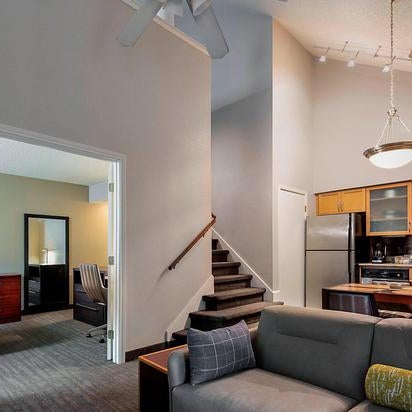Foto tirada no(a) Residence Inn by Marriott Dallas Las Colinas por Yext Y. em 5/10/2020