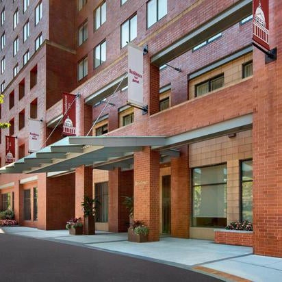 Foto diambil di Residence Inn by Marriott Boston Cambridge Center oleh Yext Y. pada 5/11/2020