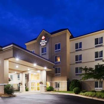 Foto scattata a Best Western Plus Waynesboro Inn &amp; Suites Conference Center da Yext Y. il 8/13/2017