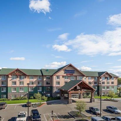 Foto scattata a Fairfield Inn &amp; Suites Anchorage Midtown da Yext Y. il 10/27/2019