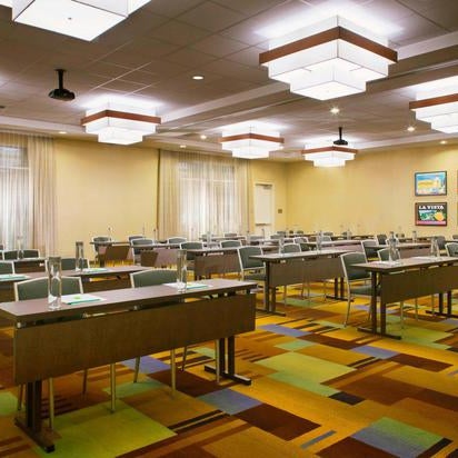 Foto tomada en Fairfield Inn &amp; Suites by Marriott Tustin Orange County  por Yext Y. el 5/14/2020