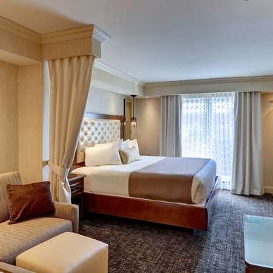 Foto diambil di Eden Resort &amp; Suites, Best Western Premier Collection oleh Yext Y. pada 2/21/2020