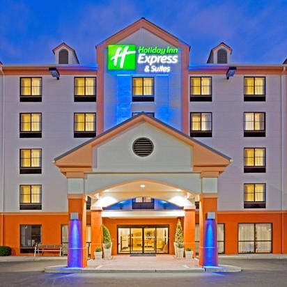 Foto diambil di Holiday Inn Express &amp; Suites oleh Yext Y. pada 2/28/2020