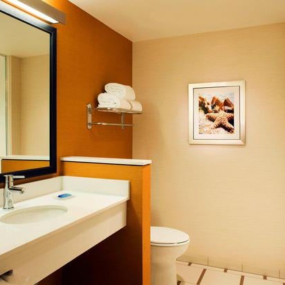 Foto tomada en Fairfield Inn &amp; Suites by Marriott Tustin Orange County  por Yext Y. el 2/27/2020