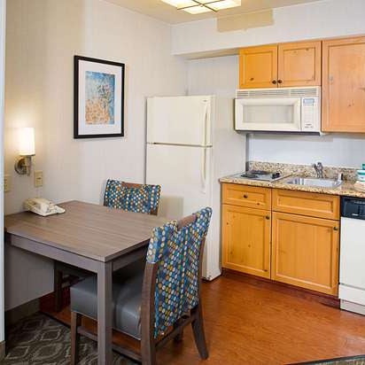 รูปภาพถ่ายที่ Homewood Suites by Hilton Colorado Springs-North โดย Yext Y. เมื่อ 10/21/2019