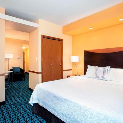 Foto diambil di Fairfield Inn &amp; Suites by Marriott Lakeland Plant City oleh Yext Y. pada 5/5/2020