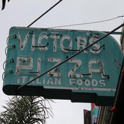 Снимок сделан в Victor&#39;s Pizza пользователем Yext Y. 2/23/2018