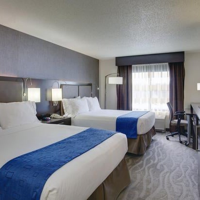 รูปภาพถ่ายที่ Holiday Inn Express &amp; Suites โดย Yext Y. เมื่อ 3/4/2020