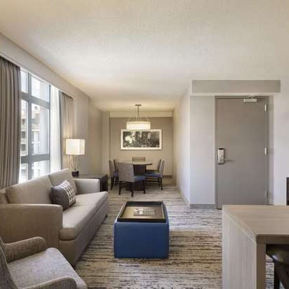 รูปภาพถ่ายที่ Embassy Suites by Hilton โดย Yext Y. เมื่อ 4/24/2019