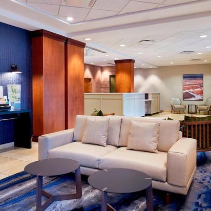 รูปภาพถ่ายที่ Fairfield Inn &amp; Suites by Marriott Indianapolis Downtown โดย Yext Y. เมื่อ 5/14/2020