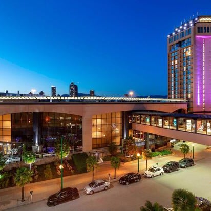 Foto tirada no(a) Delta Hotels by Marriott Burnaby Conference Center por Yext Y. em 1/10/2021