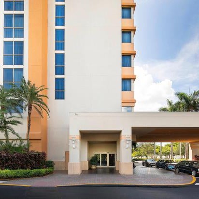 Foto diambil di Renaissance Fort Lauderdale-Plantation Hotel oleh Yext Y. pada 5/14/2020