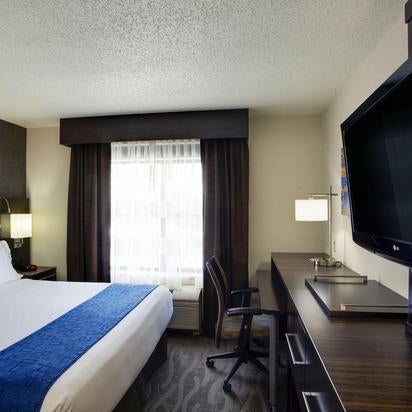 รูปภาพถ่ายที่ Holiday Inn Express &amp; Suites โดย Yext Y. เมื่อ 3/4/2020