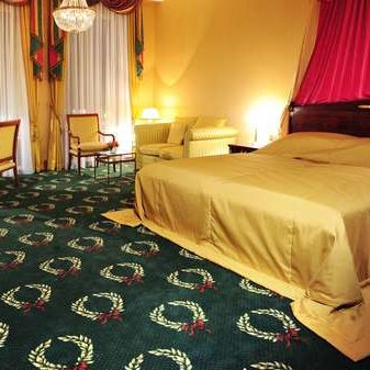 รูปภาพถ่ายที่ Best Western Premier Grand Hotel Russischer Hof โดย Yext Y. เมื่อ 2/21/2020