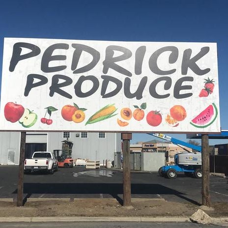 Foto diambil di Pedrick Produce oleh Yext Y. pada 3/10/2018