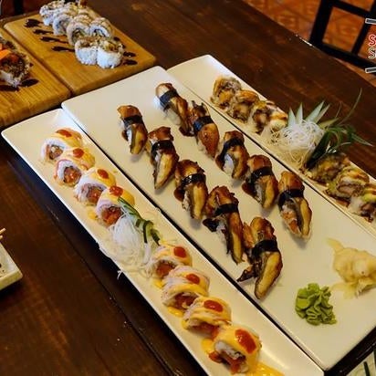 Das Foto wurde bei Sushi Shack Japanese Sushi Restaurant von Yext Y. am 3/1/2018 aufgenommen