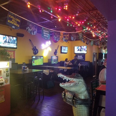 Foto diambil di Gator Jake&#39;s Bar &amp; Grill oleh Yext Y. pada 8/15/2018