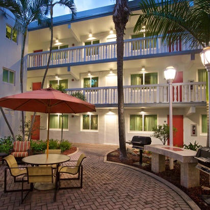 Снимок сделан в Residence Inn by Marriott Miami Coconut Grove пользователем Yext Y. 5/1/2020