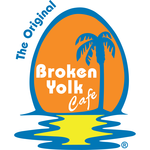 Das Foto wurde bei Broken Yolk Cafe von Yext Y. am 10/8/2018 aufgenommen