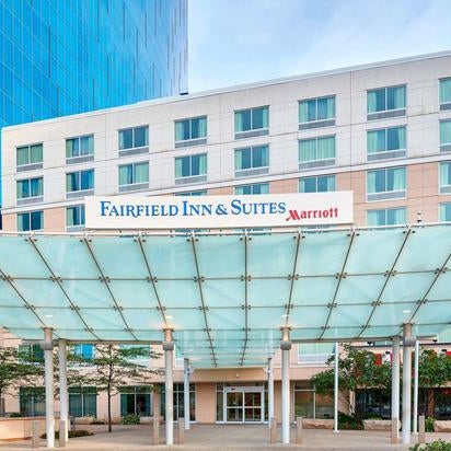 รูปภาพถ่ายที่ Fairfield Inn &amp; Suites by Marriott Indianapolis Downtown โดย Yext Y. เมื่อ 5/14/2020