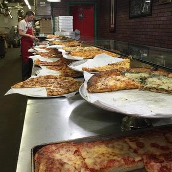 Foto scattata a Joe&#39;s Brooklyn Pizza da Yext Y. il 2/16/2018