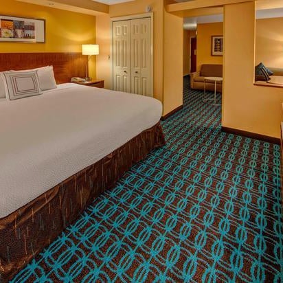 Снимок сделан в Fairfield Inn &amp; Suites Orlando Near Universal Orlando Resort пользователем Yext Y. 5/2/2020