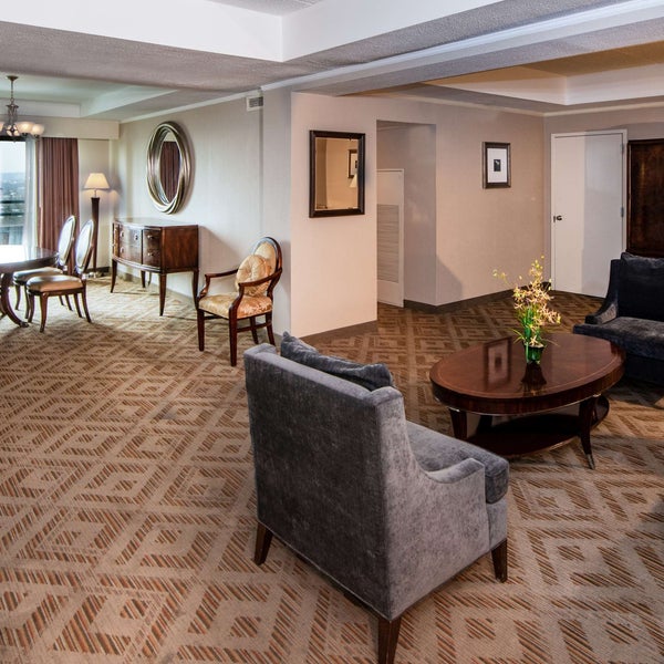 Photo prise au DoubleTree Suites by Hilton Hotel Philadelphia West par Yext Y. le12/2/2019