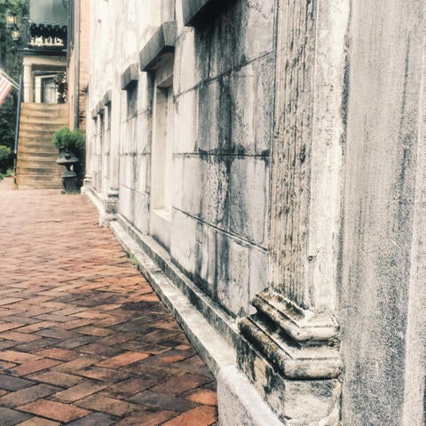 9/4/2017 tarihinde Yext Y.ziyaretçi tarafından Genteel &amp; Bard | Fine Savannah History &amp; Ghost Tours'de çekilen fotoğraf